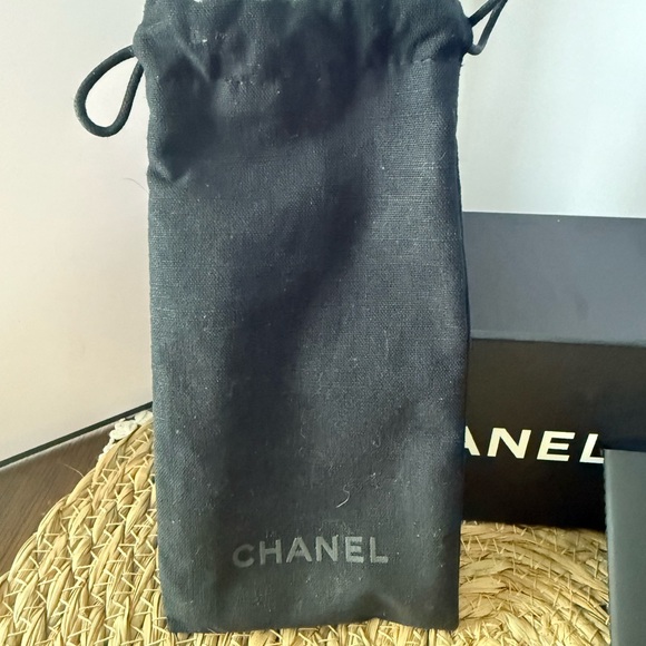 Chanel - Picture 2 of 10